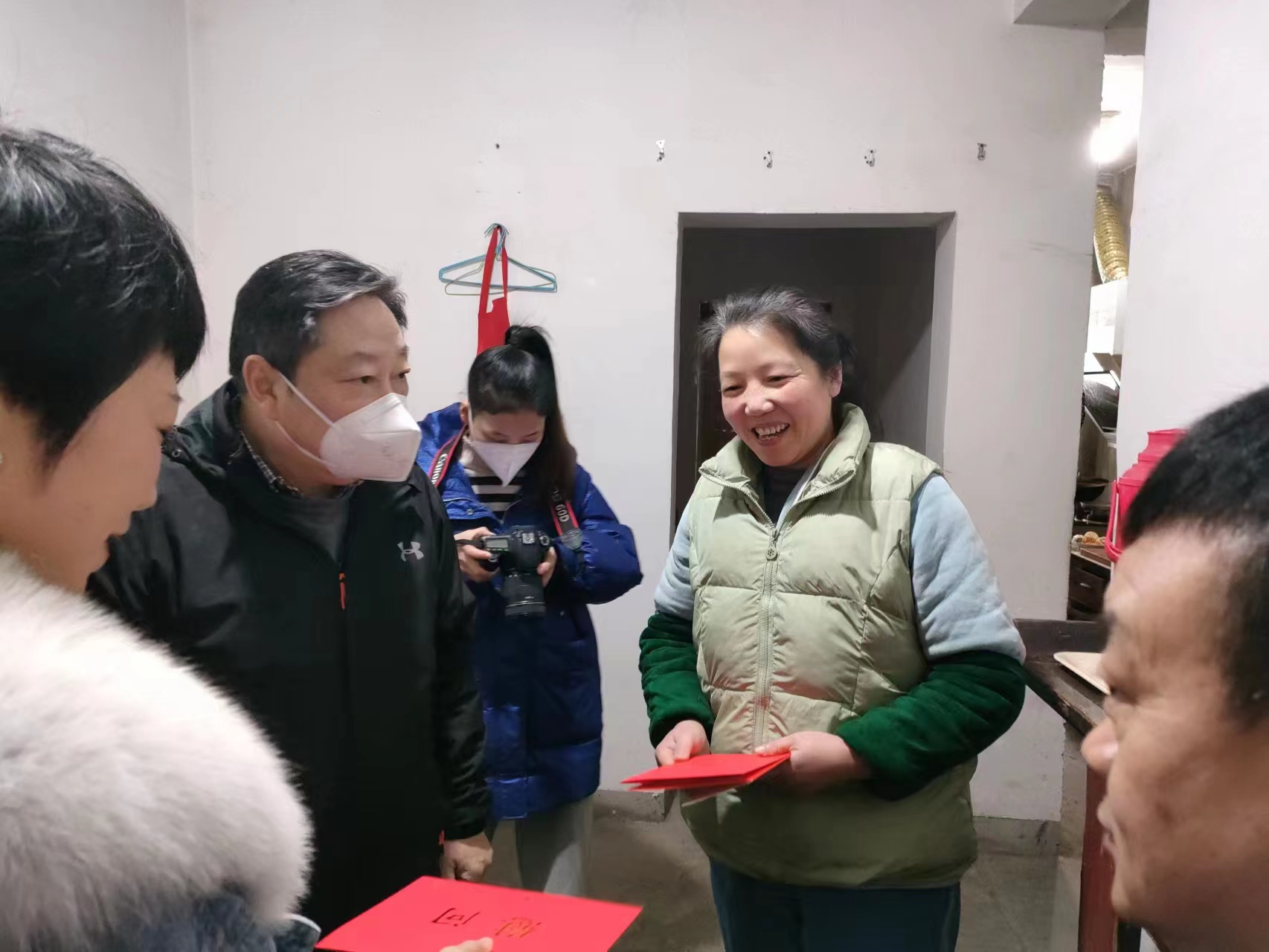 慰问ledger钱包官网股份难题党员  (3).jpg